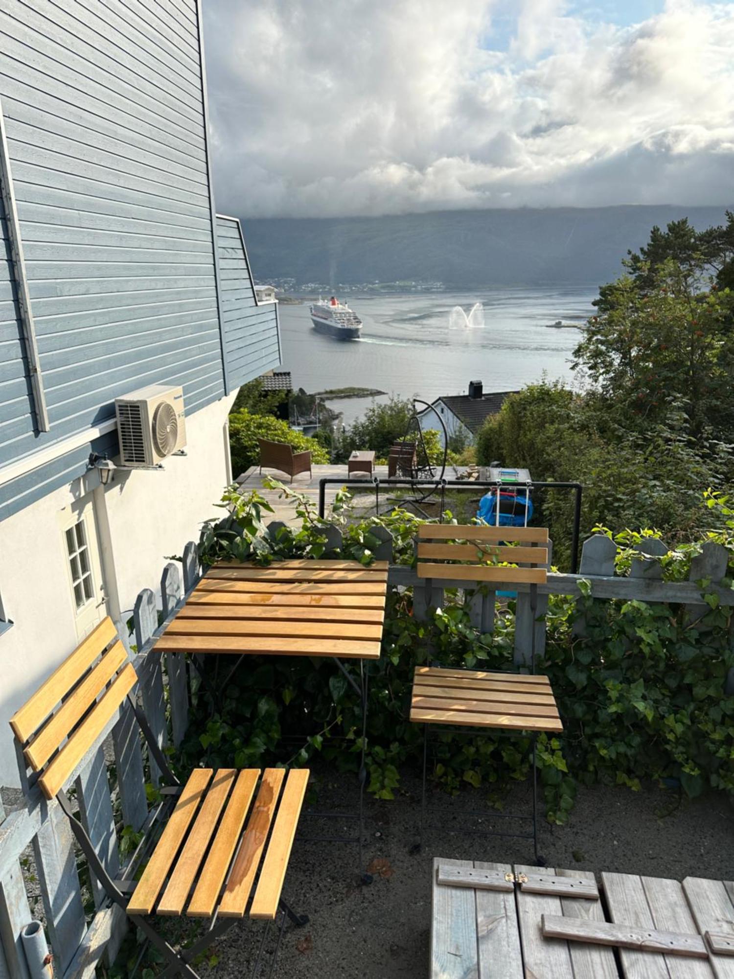 Great Place With View To The Mountains And Fjord Alesund Ngoại thất bức ảnh